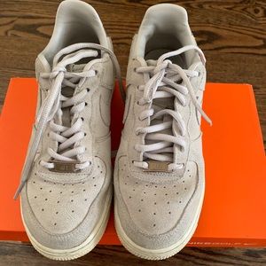 Nike Women’s Airforce 1 07 Suede Sneakers Gray 7